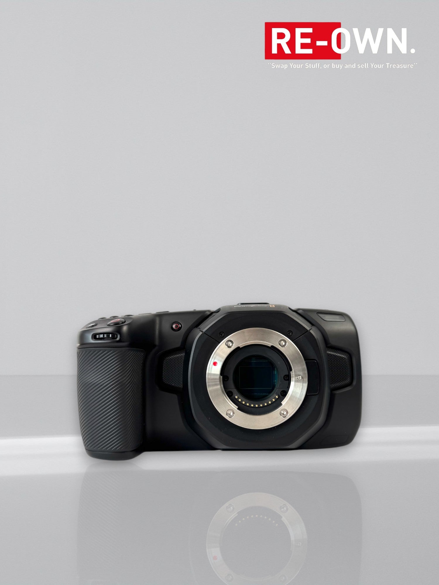 Blackmagic Pocket Cinema Camera 4K+ (extras & box)