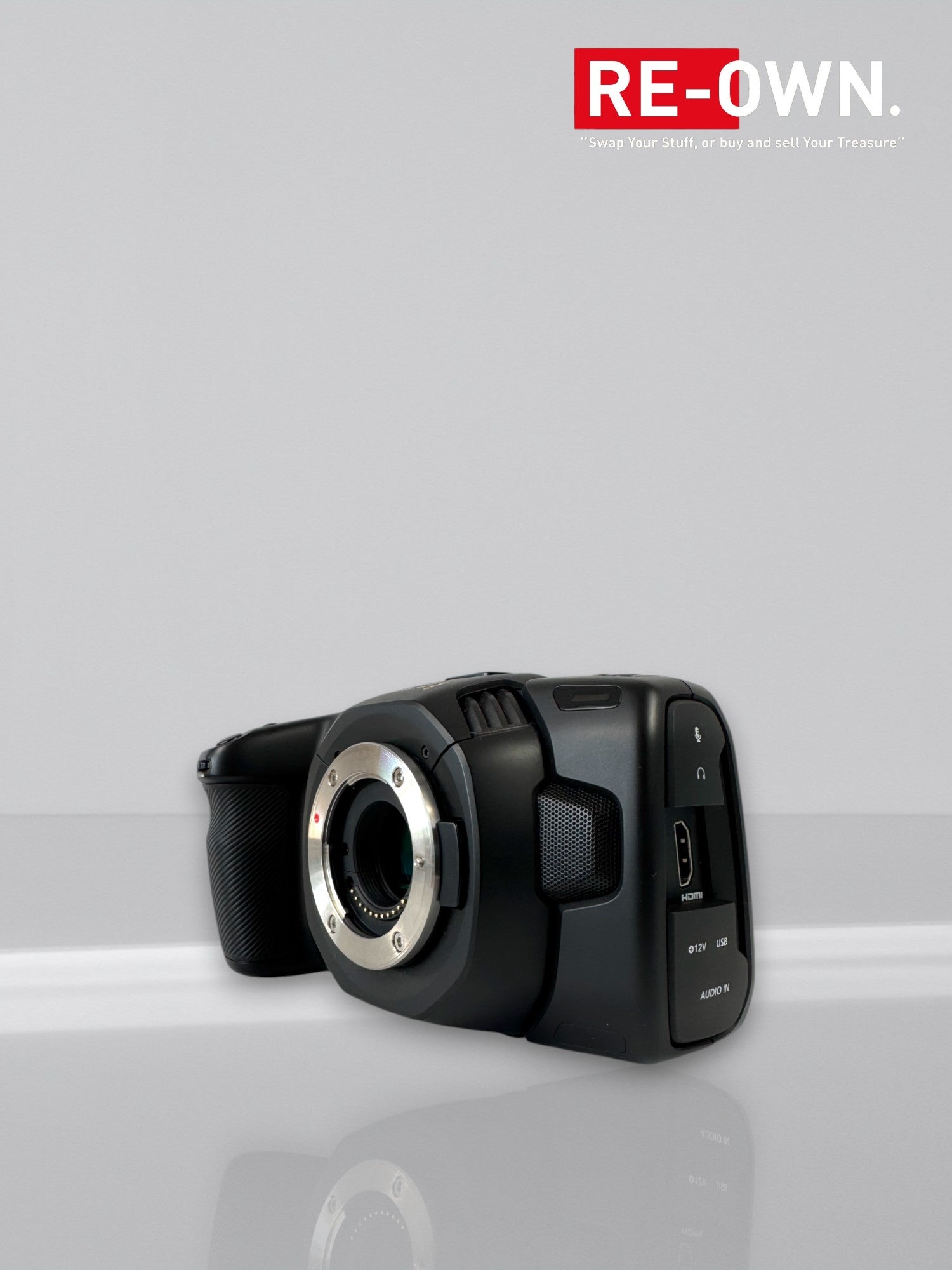 Blackmagic Pocket Cinema Camera 4K+ (extras & box)
