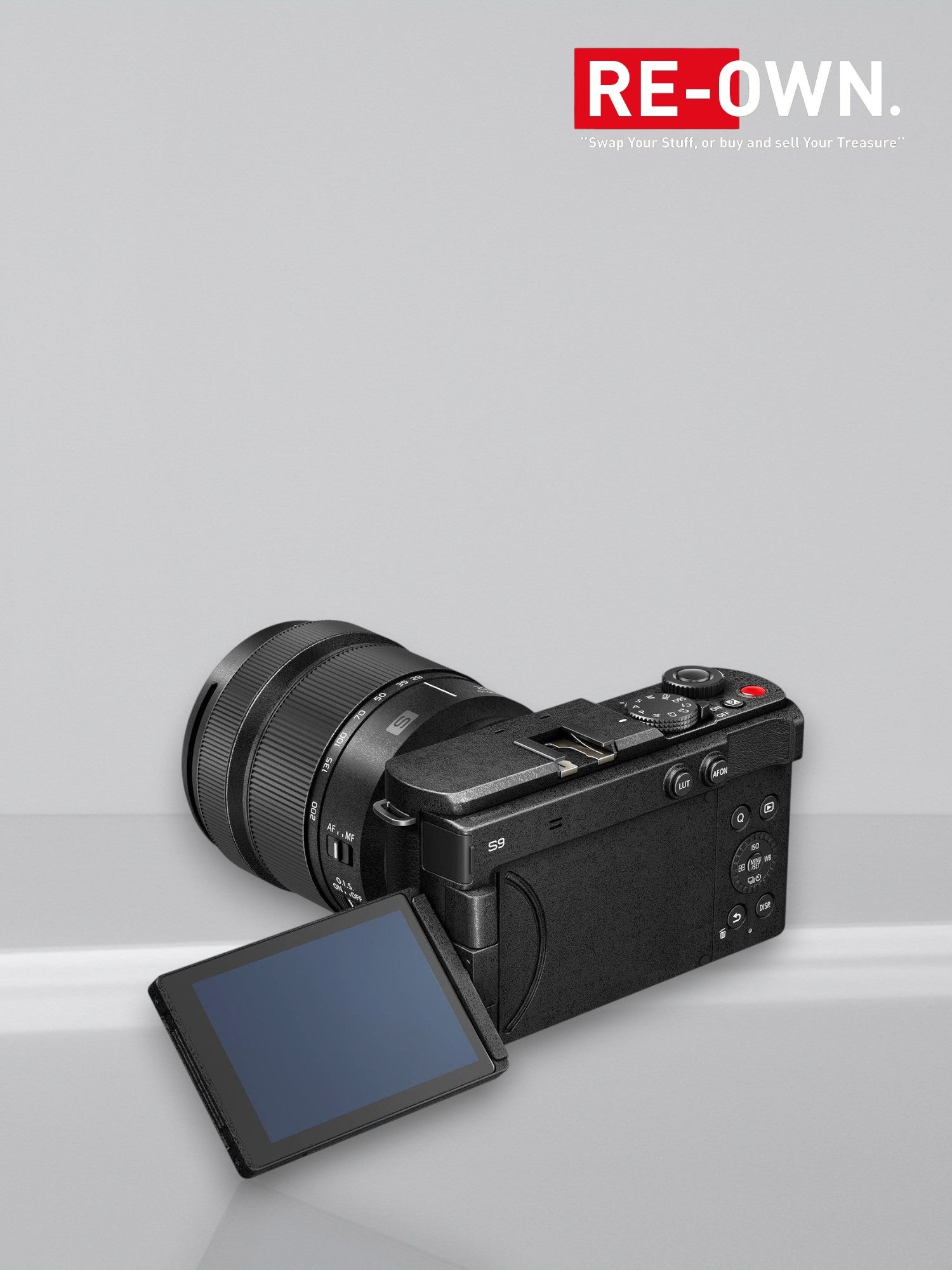 Panasonic LUMIX S9 Jet Black + S 28-200mm f/4.5-7.1