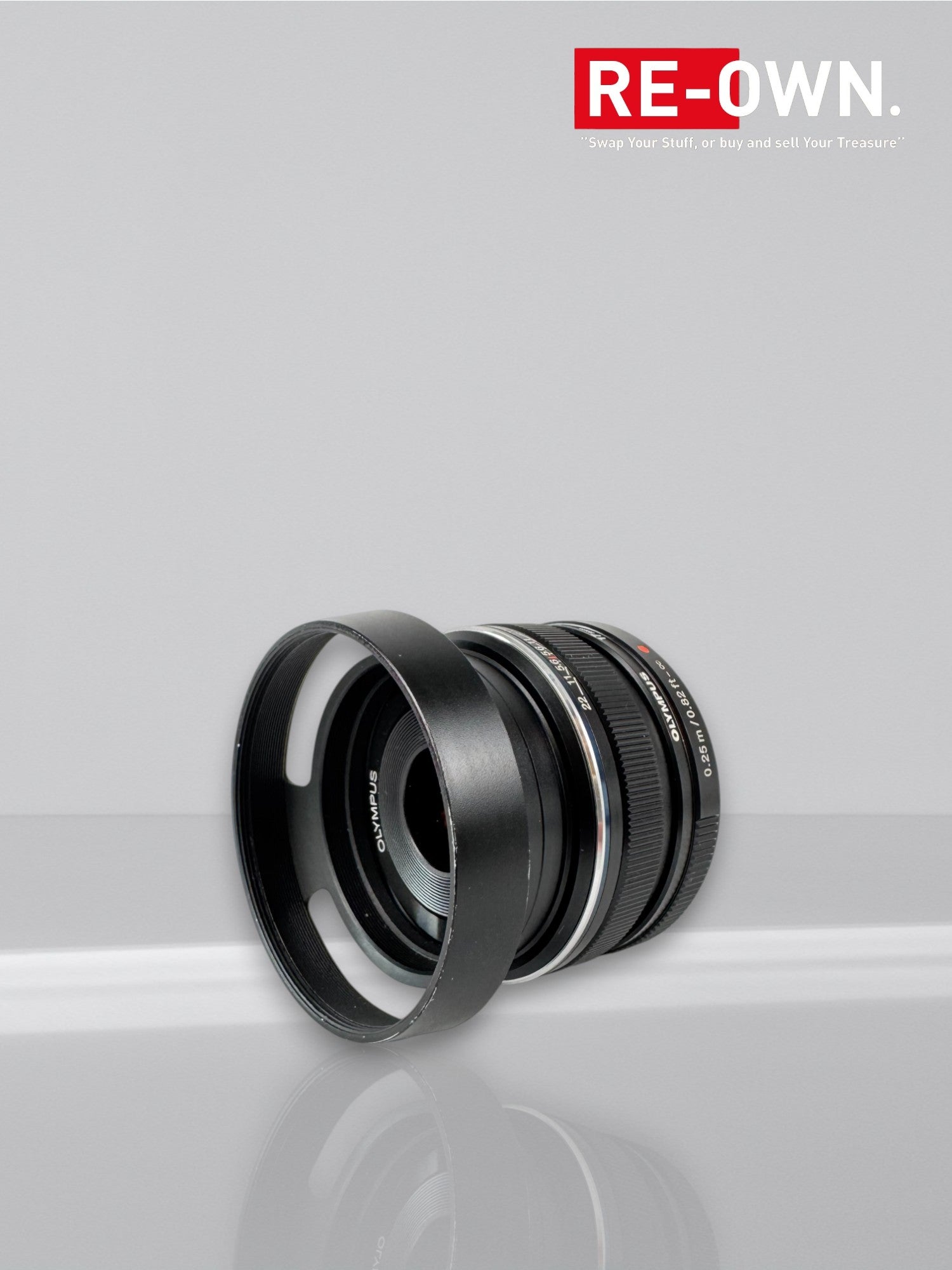Olympus M.Zuiko Digital 17mm F/1.8 + JJC lens Hood LH-46GF