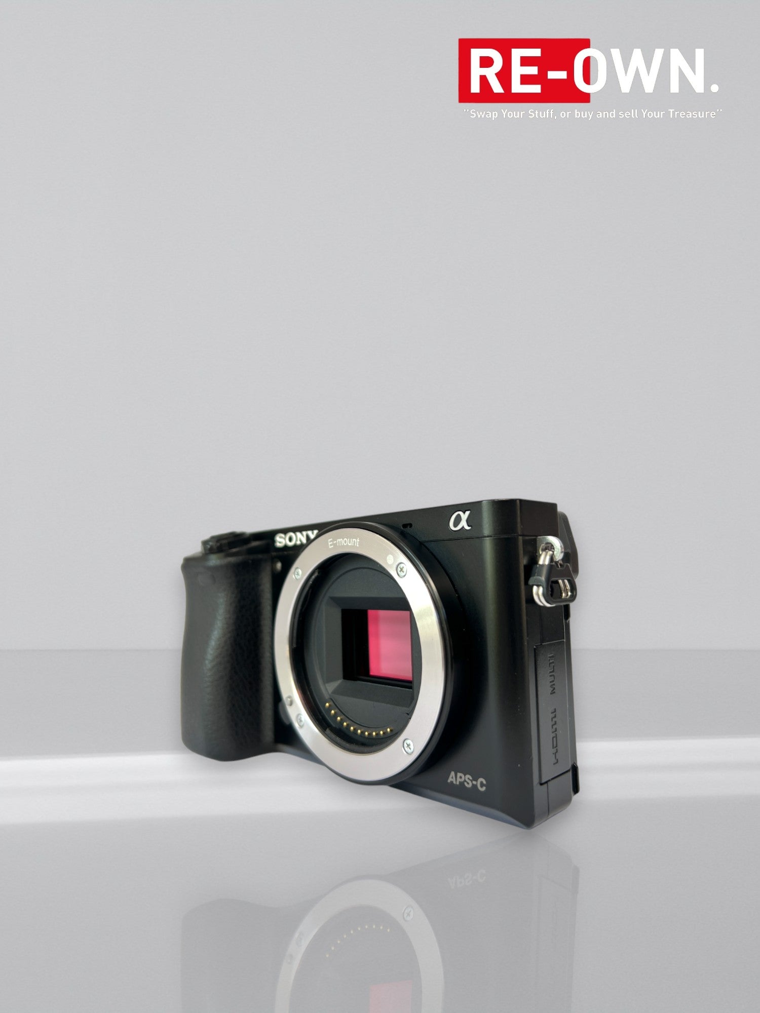 Sony a6000 body (top condition & warranty) + extra battery + bag