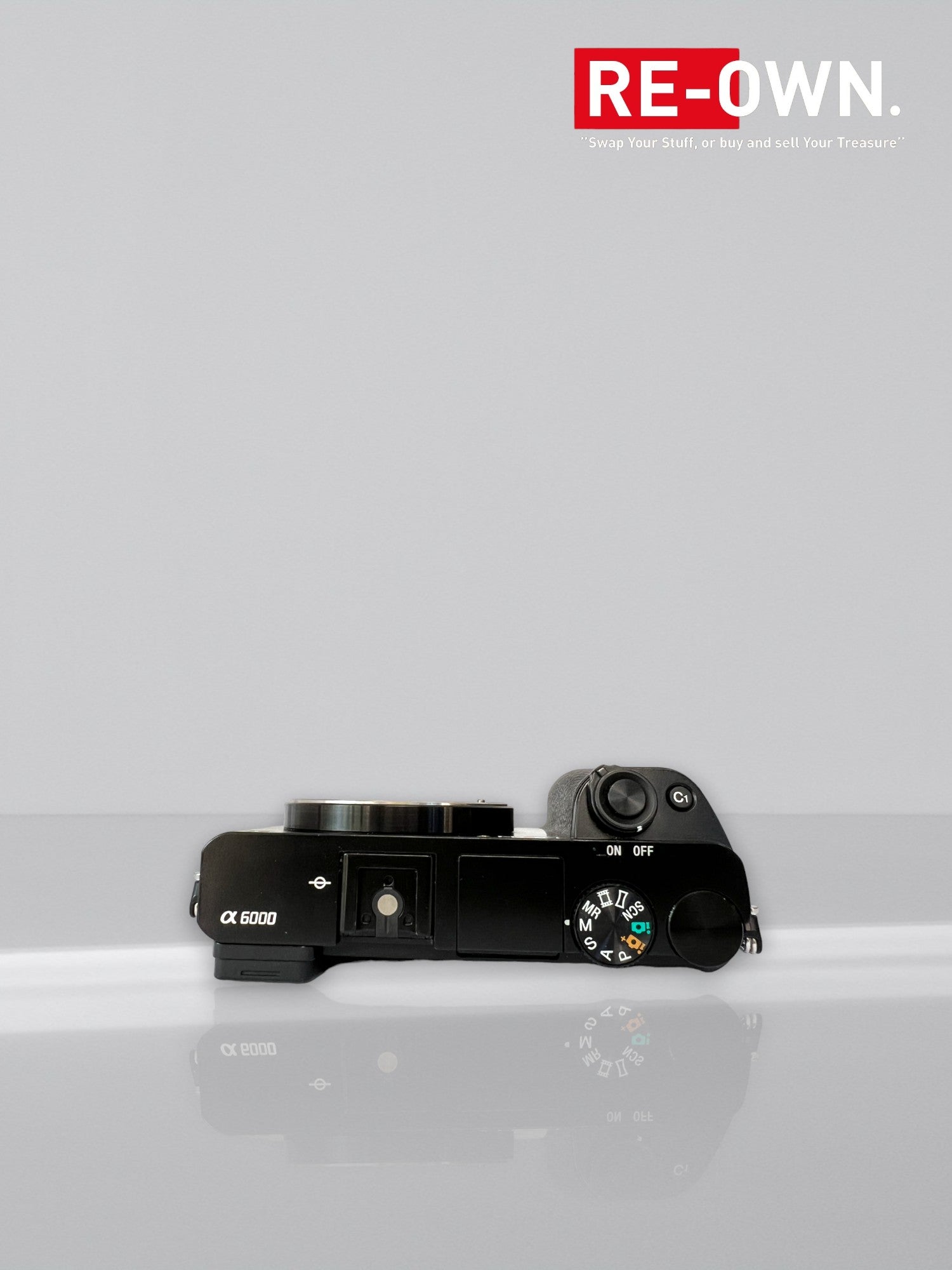 Sony a6000 body (top condition & warranty) + extra battery + bag