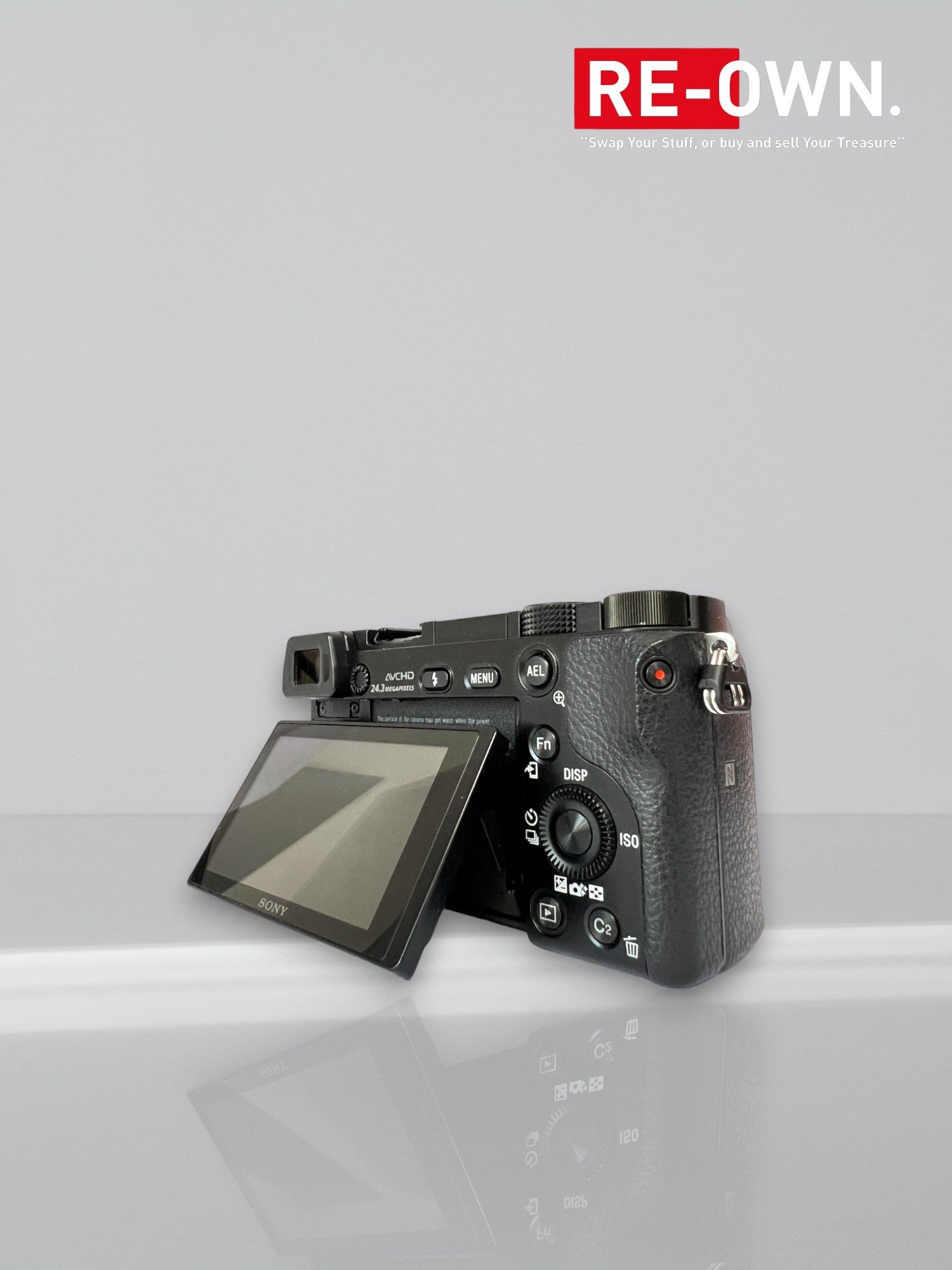 Sony a6000 body (top condition & warranty) + extra battery + bag