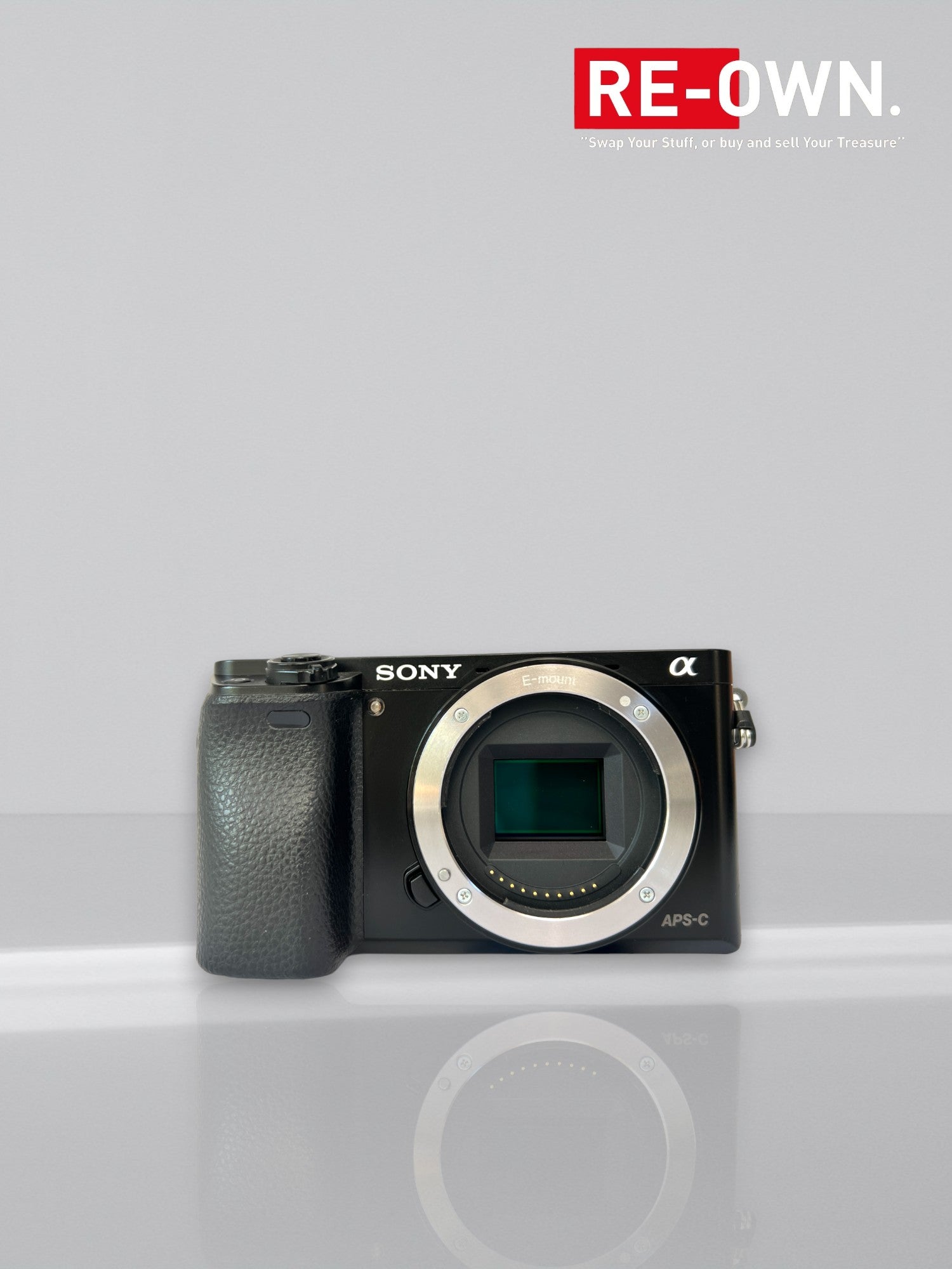 Sony a6000 body (top condition & warranty) + extra battery + bag