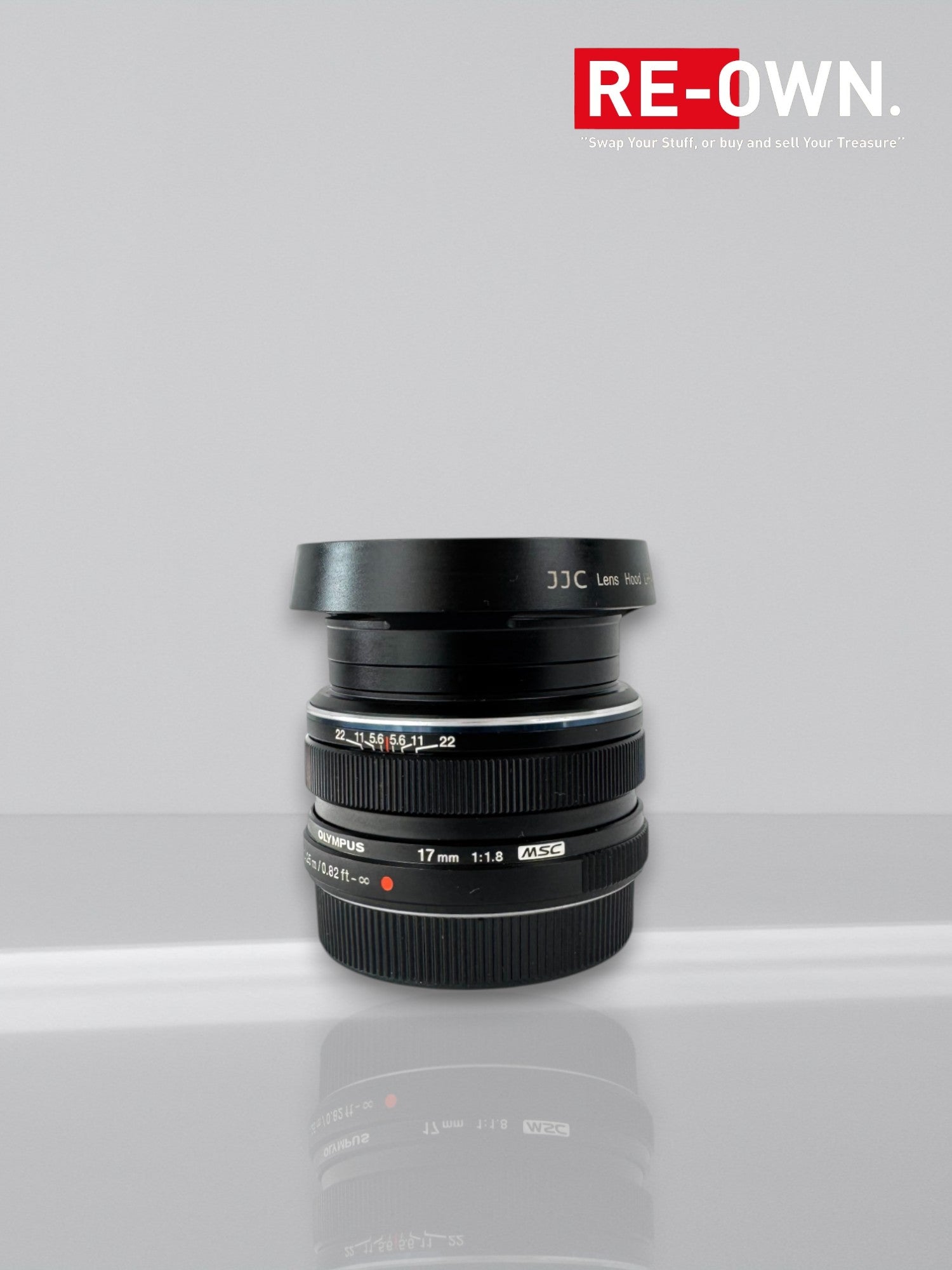 Olympus M.Zuiko Digital 17mm F/1.8 + JJC lens Hood LH-46GF