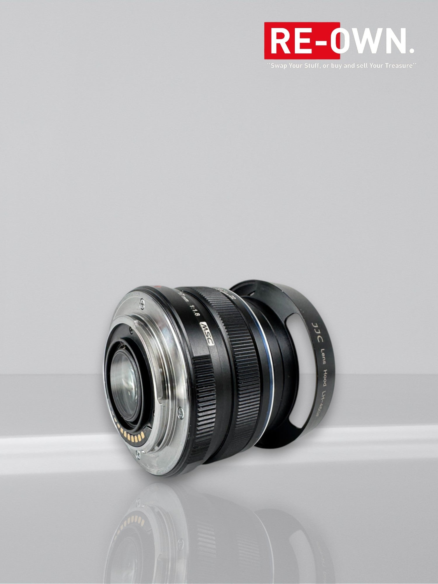 Olympus M.Zuiko Digital 17mm F/1.8 + JJC lens Hood LH-46GF