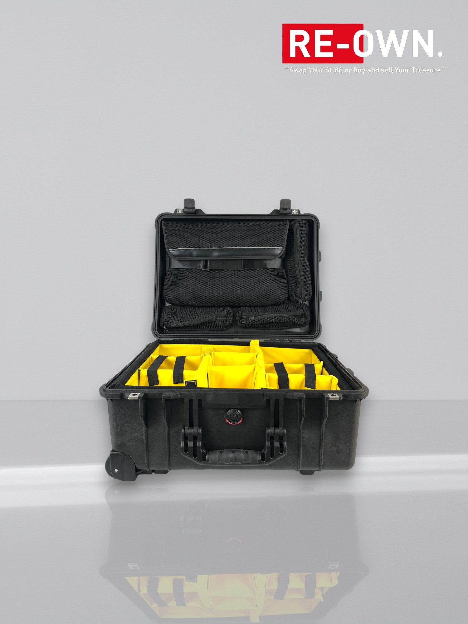 Peli Case 1560 koffer Zwart + Vlakverdeling + Laptophoes