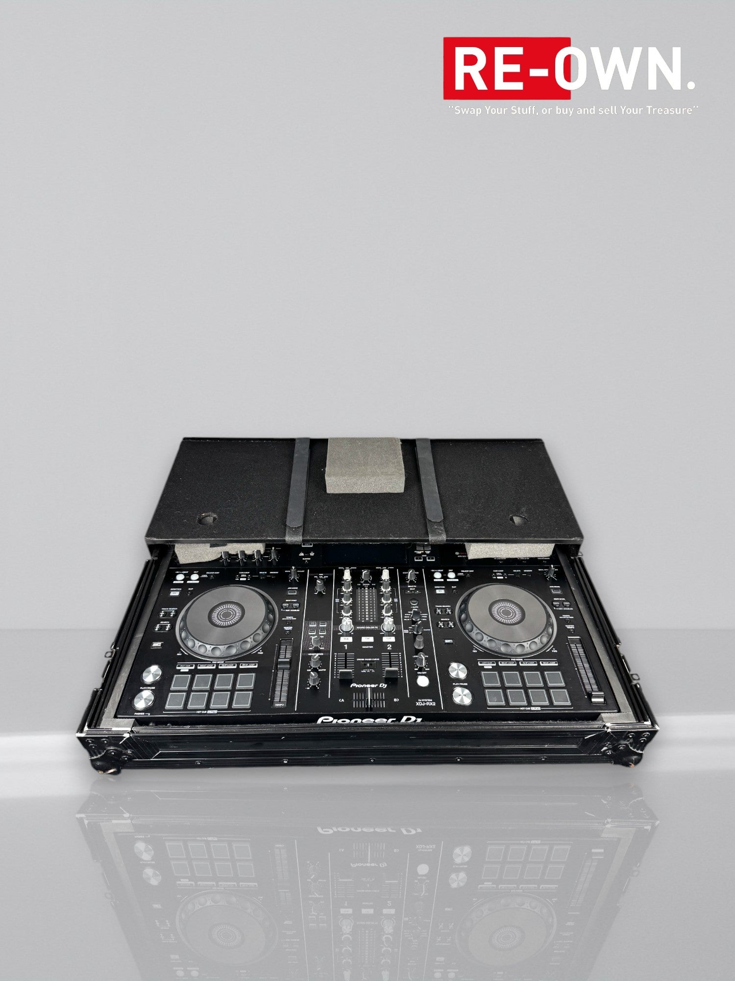 Pioneer XDJ RX 2 (+ flightcase + laptop platform)